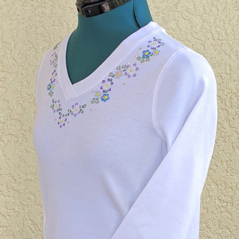 Hand Painted White T-Shirt Puff Paint - Picture 4 of 5